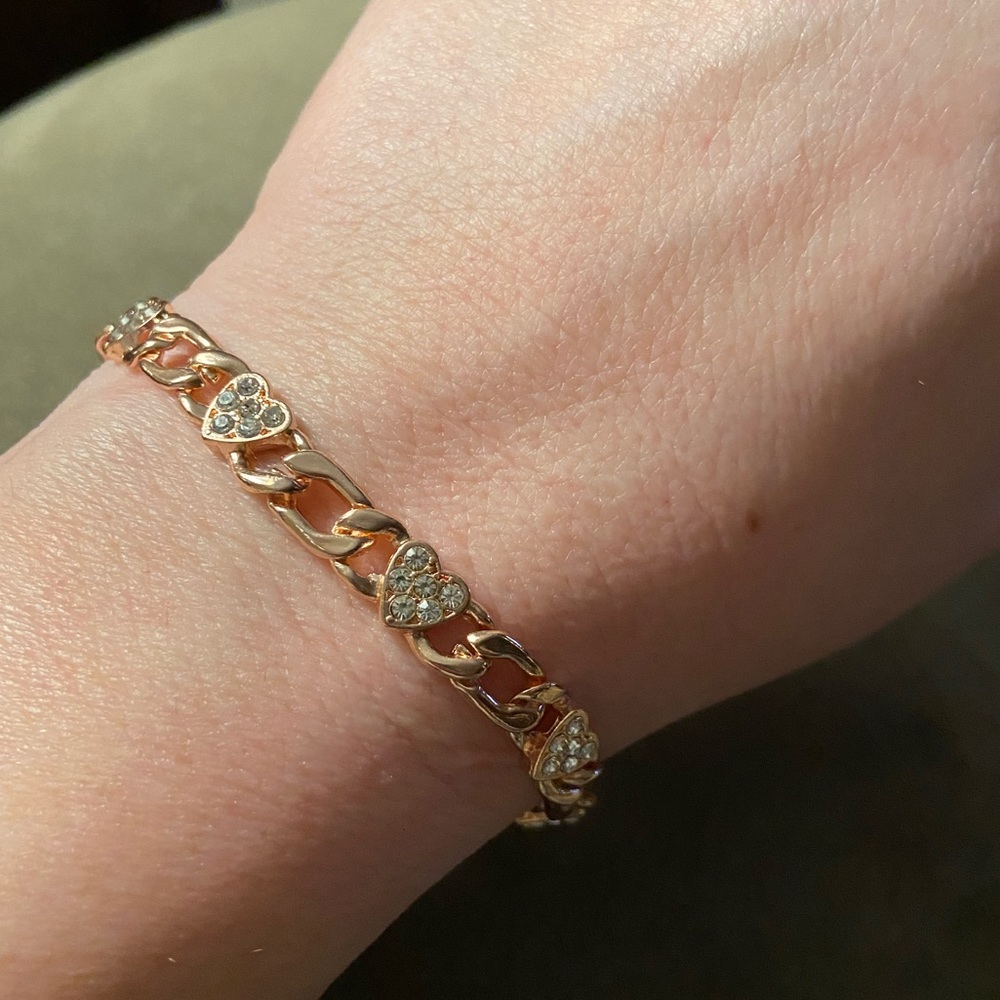 Gold Rhinestone Heart Chainlink Bracelet - Picture 4 of 9